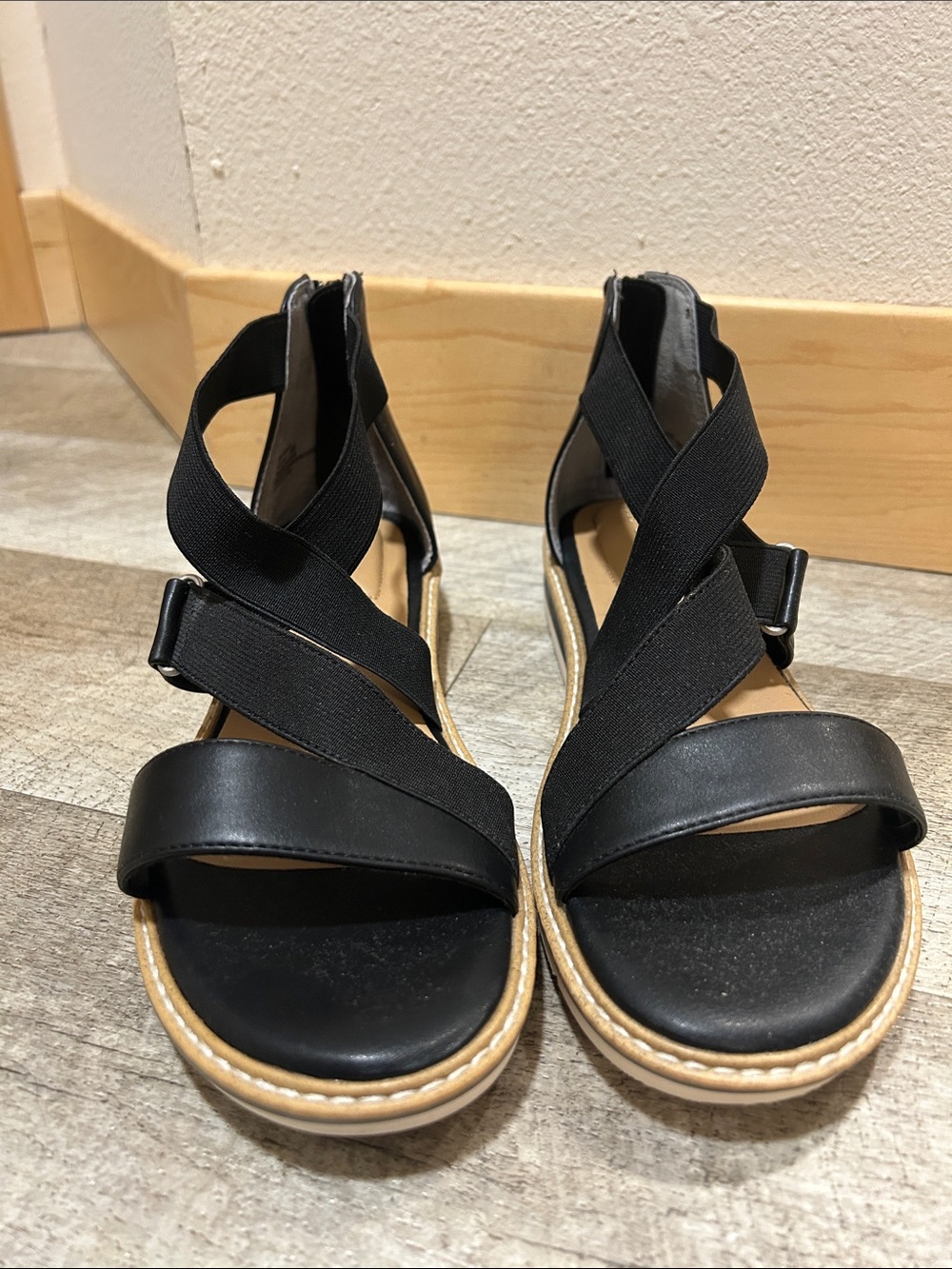 Kelly & Katie Black Crisscross Elastic Sandals